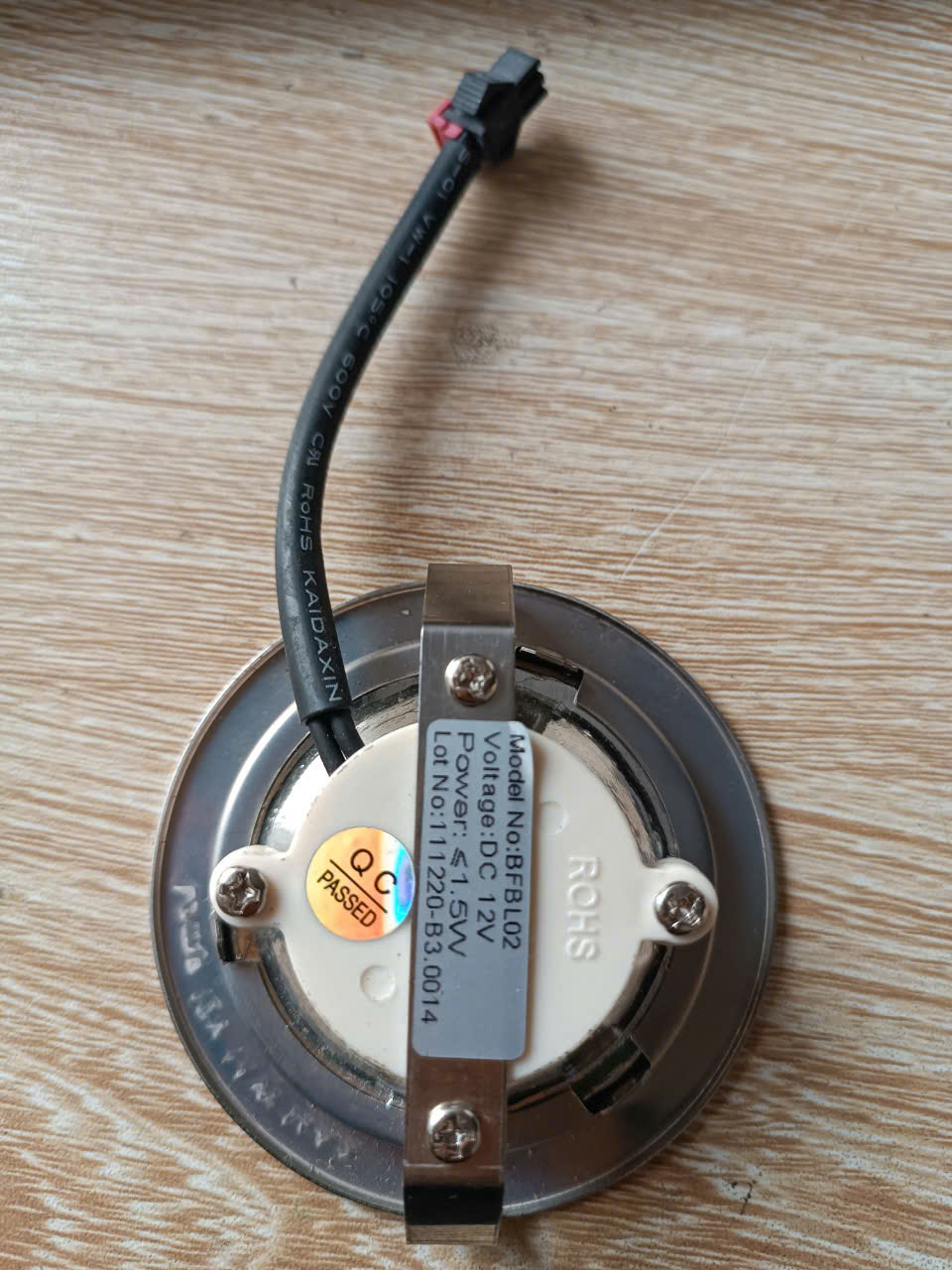 den-led-chieu-sang-may-hut-mui-nha-bep-sunhouse-mmb6682-12VDC-3