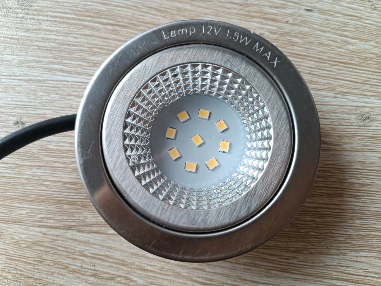 den-led-chieu-sang-may-hut-mui-nha-bep-sunhouse-mmb6682-12VDC-4