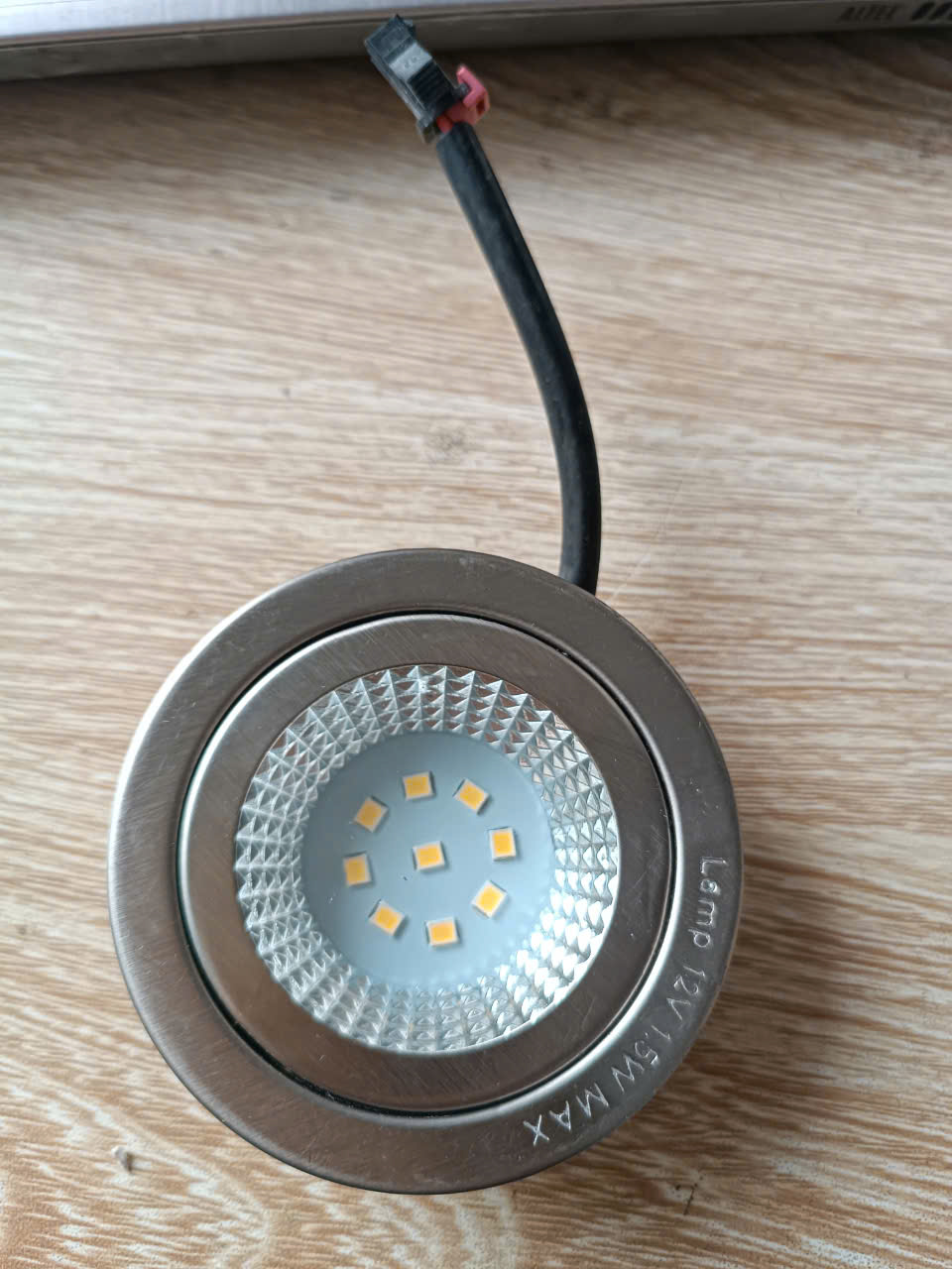 den-led-chieu-sang-may-hut-mui-nha-bep-sunhouse-mmb6682-12VDC-6