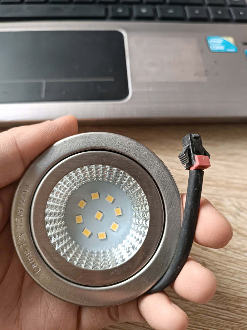 den-led-chieu-sang-may-hut-mui-nha-bep-sunhouse-mmb6682-12VDC