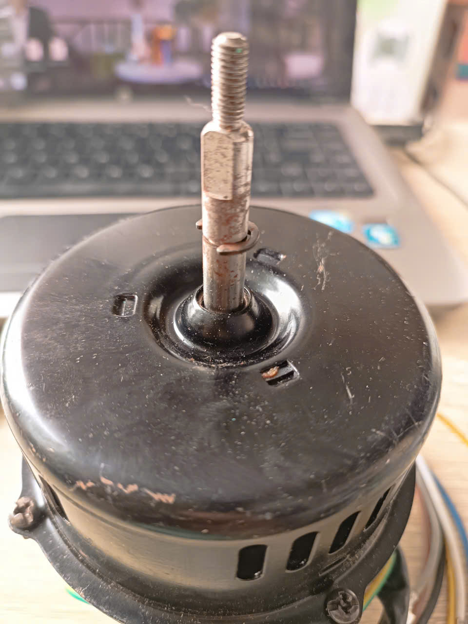 dong-co-may-hut-mui-nha-bep-100W-1