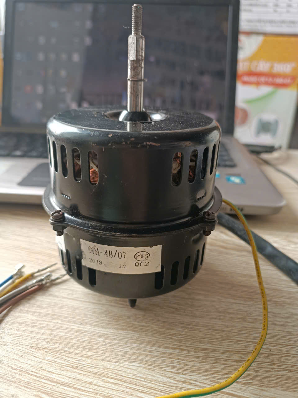 dong-co-may-hut-mui-nha-bep-100W-3