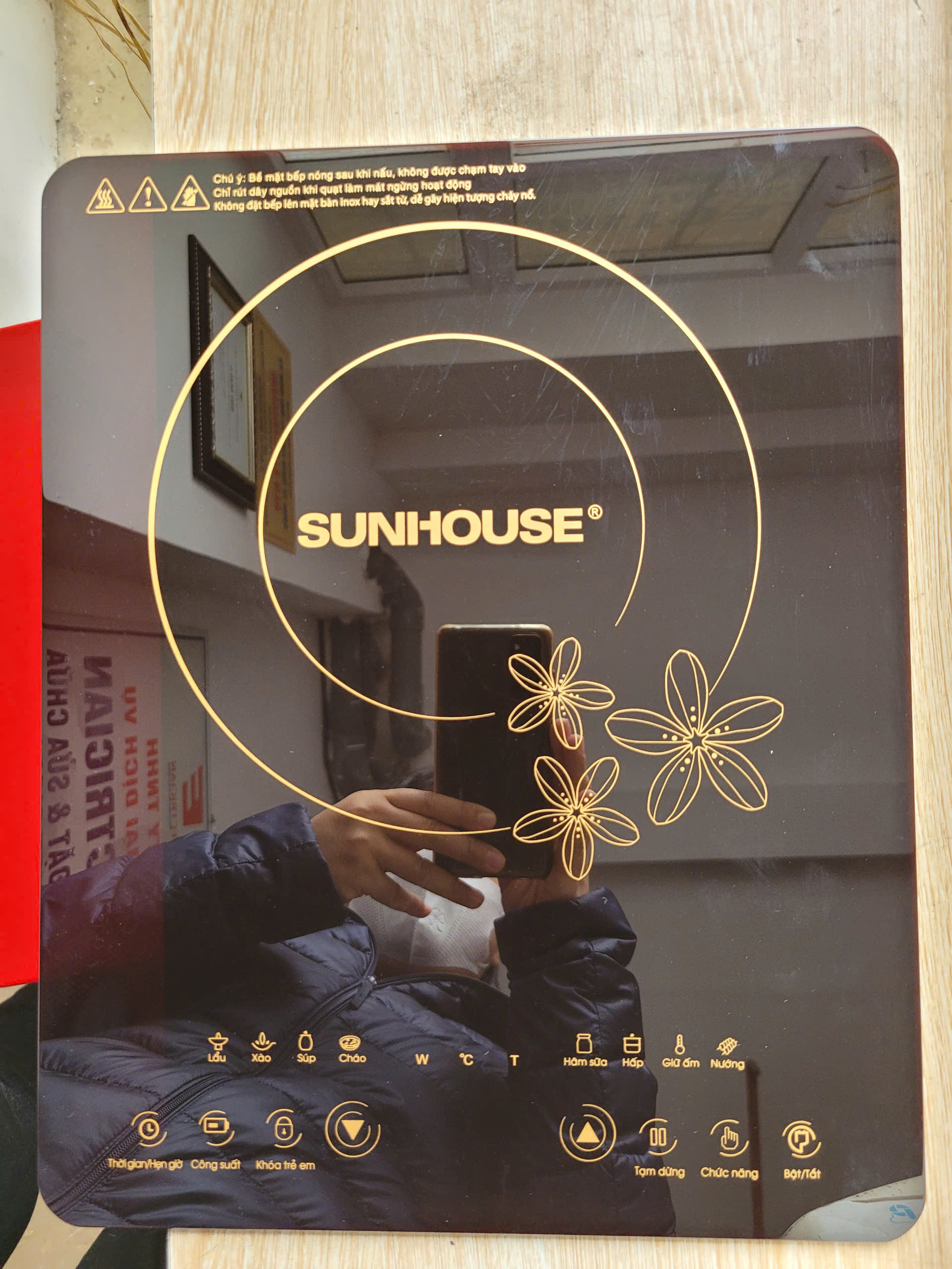 mat-kinh-bep-tu-sunhouse-shd6800-doi-moi-1