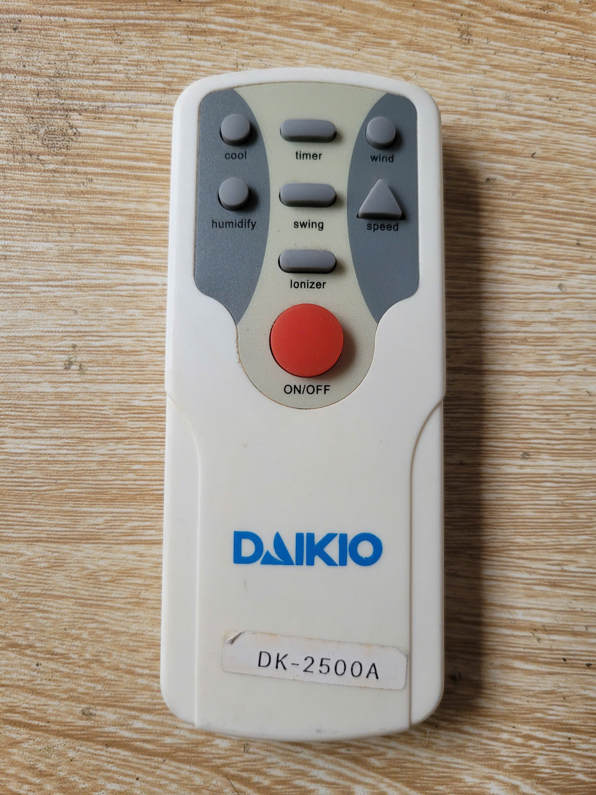 dieu-khien-tu-xa-quat-dieu-hoa-daikio-dk2500a-3