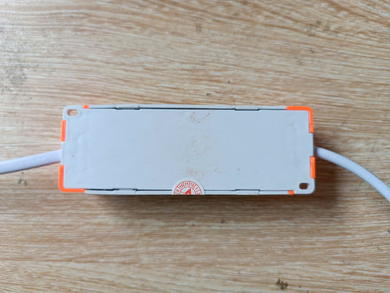 bo-nguon-khoi-dong-downlight-den-led-am-tran-9w-doi-mau-1