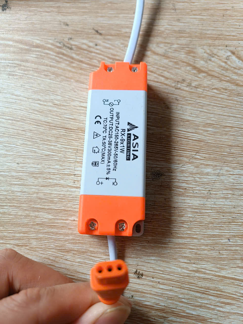 bo-nguon-khoi-dong-downlight-den-led-am-tran-9w-doi-mau-2