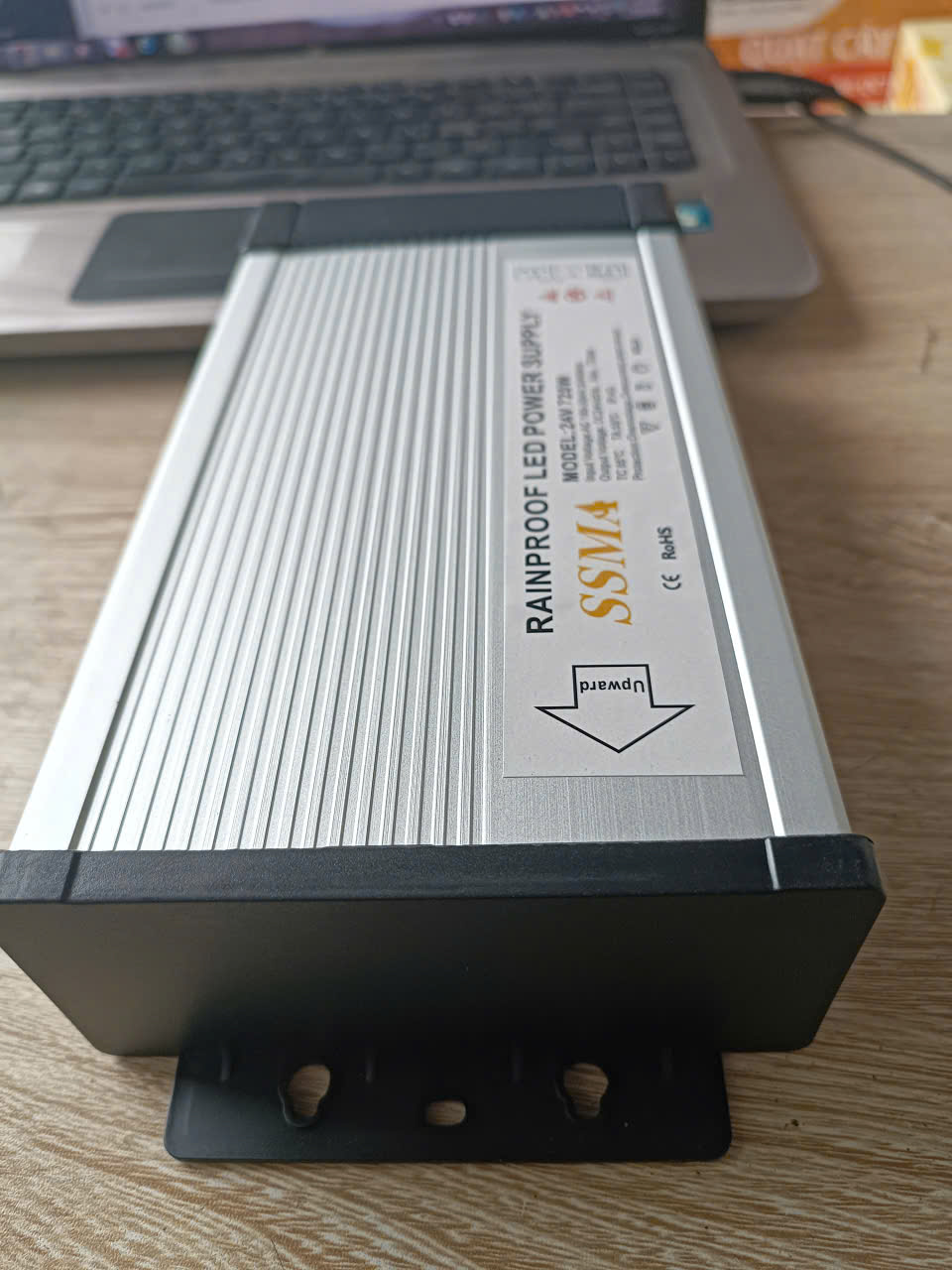 nguon-to-ong-24V-30A-ngoai-troi-chong-nuoc-720W-2