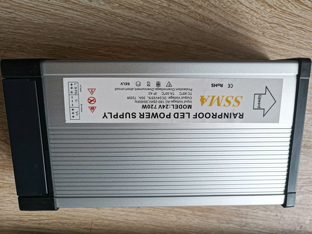 nguon-to-ong-24V-30A-ngoai-troi-chong-nuoc-720W-3