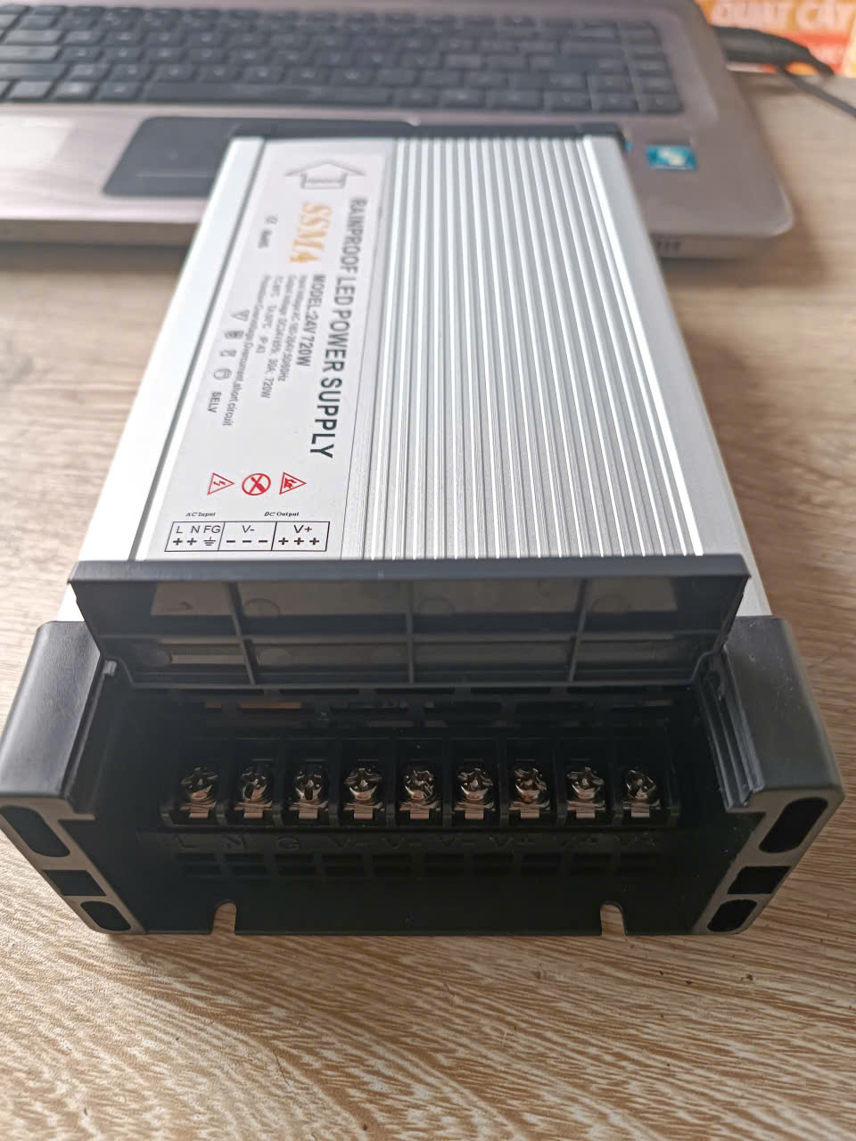 nguon-to-ong-24V-30A-ngoai-troi-chong-nuoc