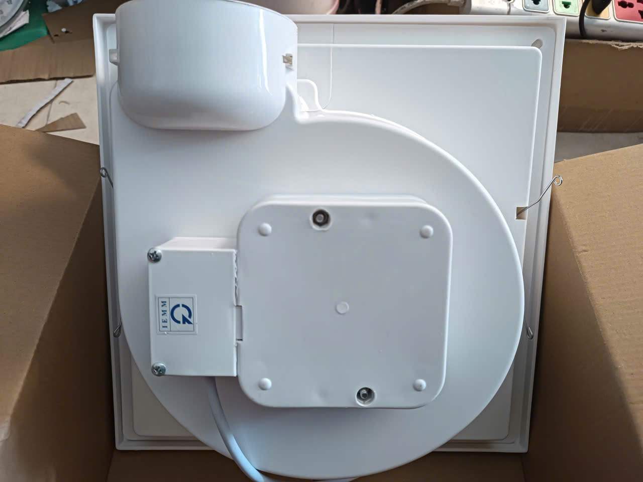 quat-hut-gio-am-tran-qha30-3